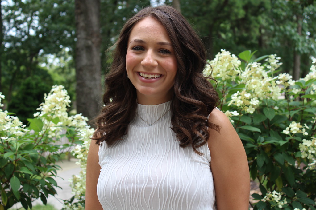 headshot of Isabella Niclolas