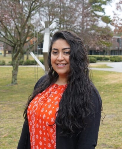 Headshot of April Gomez