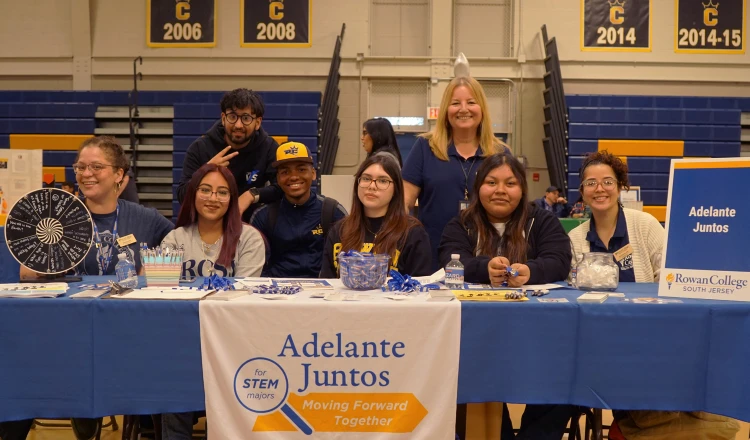 Adelante Juntos
