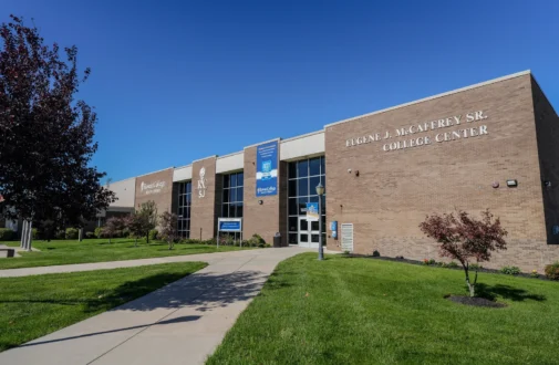 Gloucester Campus i CKFN6xm